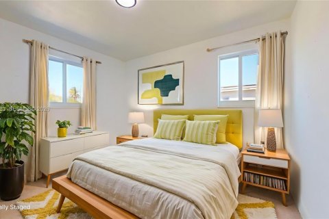 House in Miami, Florida 3 bedrooms, 124.86 sq.m. № 2041140 - photo 13