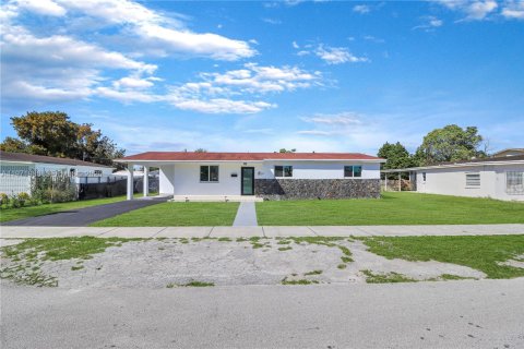 House in Miami, Florida 3 bedrooms, 124.86 sq.m. № 2041140 - photo 30