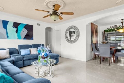 Villa ou maison à vendre à Orlando, Floride: 4 chambres, 116.13 m2 № 2388584 - photo 3