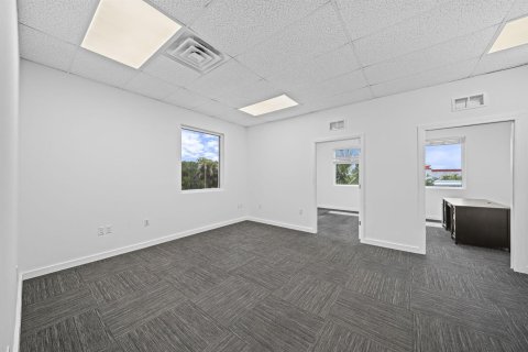 Propiedad comercial en venta en Port St. Lucie, Florida № 2188644 - foto 13