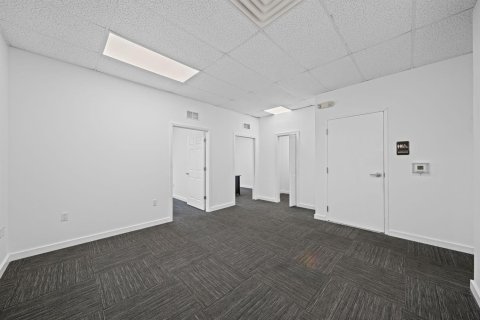 Propiedad comercial en venta en Port St. Lucie, Florida № 2188644 - foto 7
