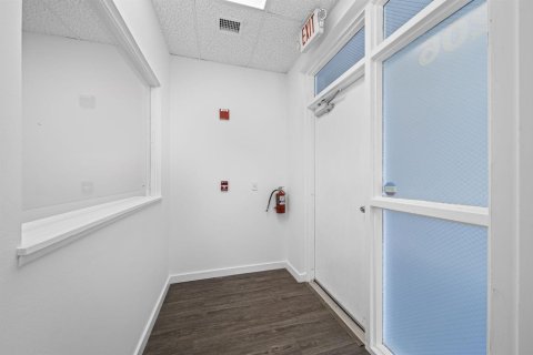 Propiedad comercial en venta en Port St. Lucie, Florida № 2188644 - foto 11