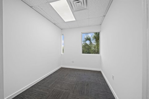 Propiedad comercial en venta en Port St. Lucie, Florida № 2188644 - foto 10