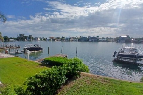 Condo à Indian Rocks Beach, Floride, 2 chambres  № 2109452