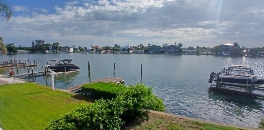Condo à Indian Rocks Beach, Floride, 2 chambres  № 2109452