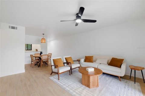 Condo in Clearwater, Florida, 2 bedrooms  № 2370762 - photo 3