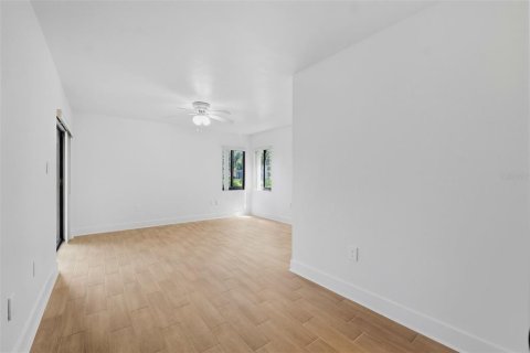 Condo in Clearwater, Florida, 2 bedrooms  № 2370762 - photo 9