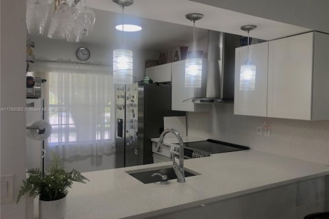 Condo in Coconut Creek, Florida, 2 bedrooms  № 1708755 - photo 5