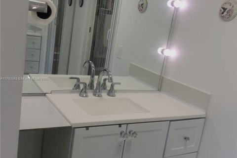 Condo in Coconut Creek, Florida, 2 bedrooms  № 1708755 - photo 10