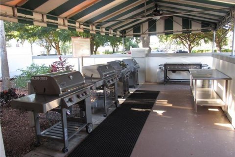 Condo in Coconut Creek, Florida, 2 bedrooms  № 1708755 - photo 28