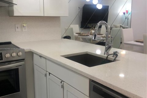 Condo in Coconut Creek, Florida, 2 bedrooms  № 1708755 - photo 7