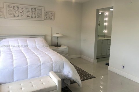 Condo in Coconut Creek, Florida, 2 bedrooms  № 1708755 - photo 9