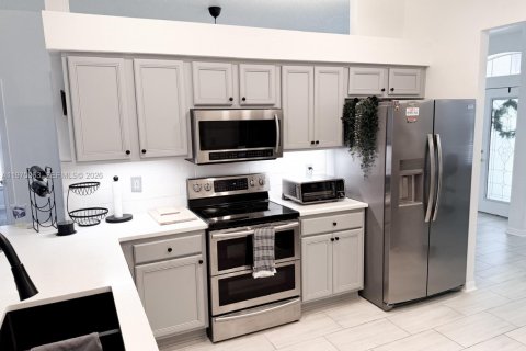 House in Clermont, Florida 4 bedrooms, 222.97 sq.m. № 2036281 - photo 2