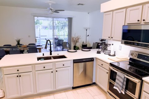 House in Clermont, Florida 4 bedrooms, 222.97 sq.m. № 2036281 - photo 3