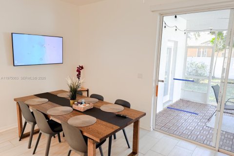 House in Clermont, Florida 4 bedrooms, 222.97 sq.m. № 2036281 - photo 5