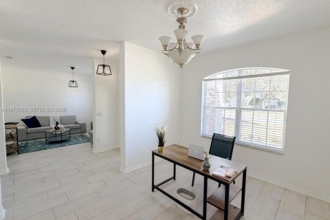 House in Clermont, Florida 4 bedrooms, 222.97 sq.m. № 2036281 - photo 6