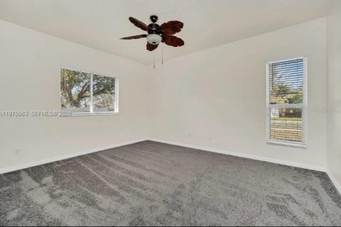 House in Clermont, Florida 4 bedrooms, 222.97 sq.m. № 2036281 - photo 12