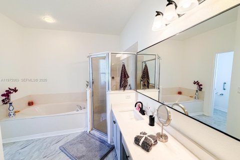 House in Clermont, Florida 4 bedrooms, 222.97 sq.m. № 2036281 - photo 9