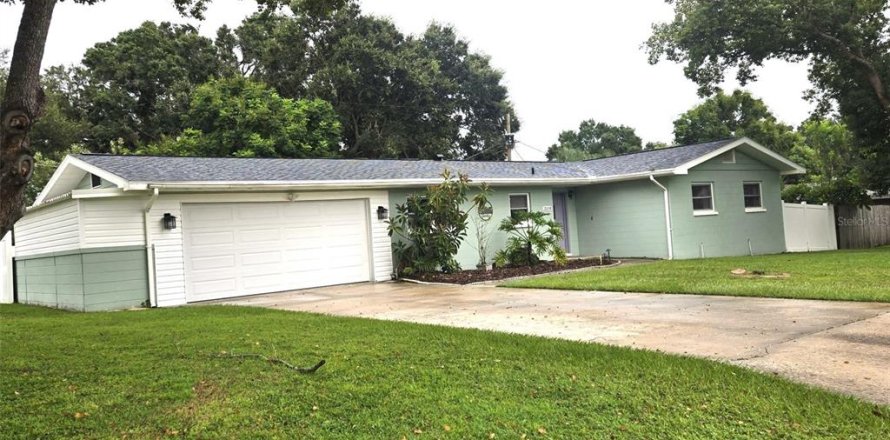 House in Lakeland, Florida 3 bedrooms, 131.74 sq.m. № 1901953