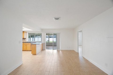 House in Seminole, Florida 3 bedrooms, 171.4 sq.m. № 1911822 - photo 12