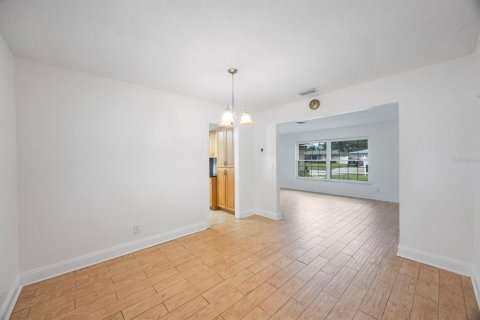 House in Seminole, Florida 3 bedrooms, 171.4 sq.m. № 1911822 - photo 9