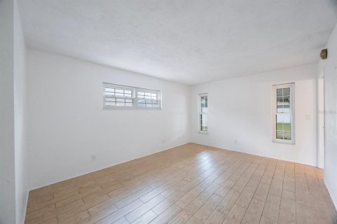 House in Seminole, Florida 3 bedrooms, 171.4 sq.m. № 1911822 - photo 23