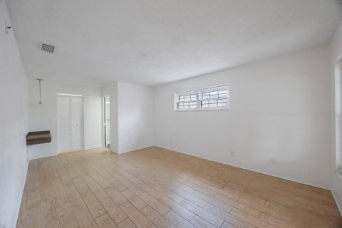 House in Seminole, Florida 3 bedrooms, 171.4 sq.m. № 1911822 - photo 21