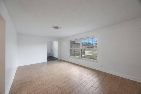 House in Seminole, Florida 3 bedrooms, 171.4 sq.m. № 1911822 - photo 6