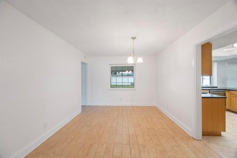 House in Seminole, Florida 3 bedrooms, 171.4 sq.m. № 1911822 - photo 11