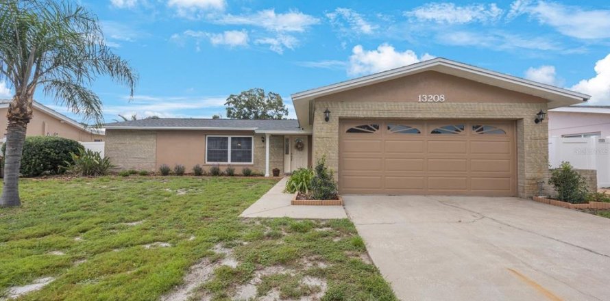House in Seminole, Florida 3 bedrooms, 171.4 sq.m. № 1911822