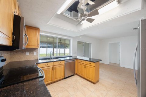 House in Seminole, Florida 3 bedrooms, 171.4 sq.m. № 1911822 - photo 18