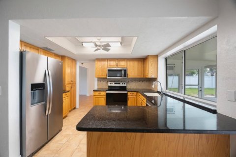 House in Seminole, Florida 3 bedrooms, 171.4 sq.m. № 1911822 - photo 16