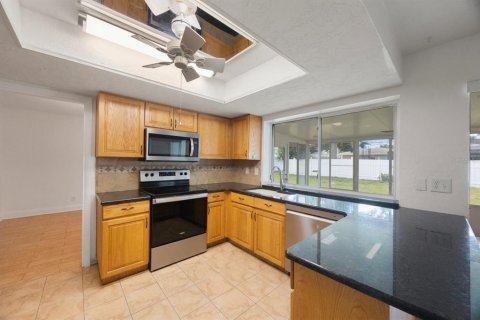 House in Seminole, Florida 3 bedrooms, 171.4 sq.m. № 1911822 - photo 17