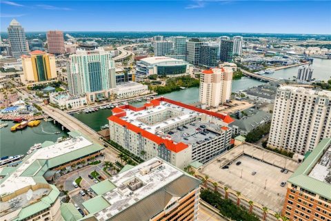 Condo in Tampa, Florida, 1 bedroom  № 2093571 - photo 2