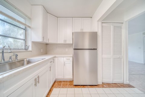 House in Miami, Florida 2 bedrooms, 411.37 sq.m. № 2050071 - photo 18