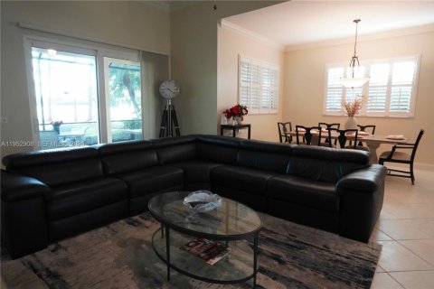 Купить виллу или дом в Порт-Сент-Луси, Флорида 2 спальни, 196.3м2, № 2007975 - фото 17