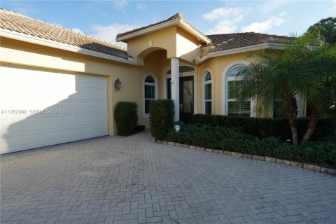 Купить виллу или дом в Порт-Сент-Луси, Флорида 2 спальни, 196.3м2, № 2007975 - фото 3