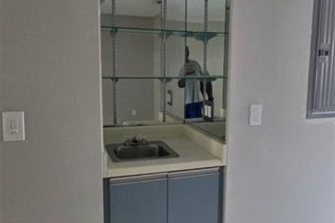 Condo in Winter Park, Florida, 2 bedrooms  № 2400292 - photo 3