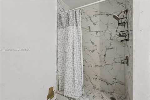 Casa en venta en Miramar, Florida, 4 dormitorios, 162.3 m2 № 1992649 - foto 10