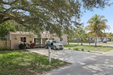 Casa en venta en Miramar, Florida, 4 dormitorios, 162.3 m2 № 1992649 - foto 3