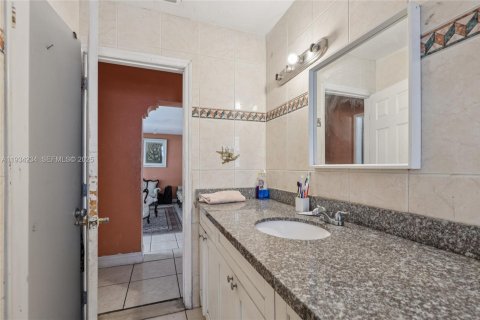 Casa en venta en Miramar, Florida, 4 dormitorios, 162.3 m2 № 1992649 - foto 19