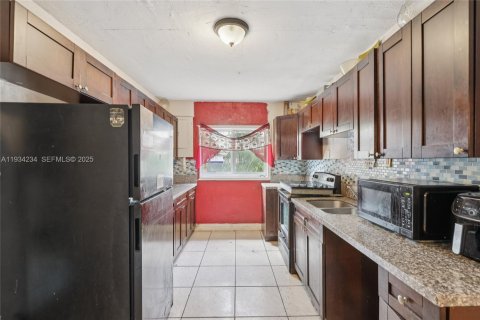 Casa en venta en Miramar, Florida, 4 dormitorios, 162.3 m2 № 1992649 - foto 7