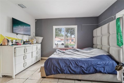 Casa en venta en Miramar, Florida, 4 dormitorios, 162.3 m2 № 1992649 - foto 13