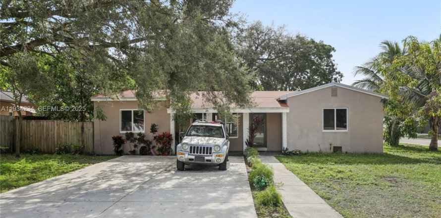 Casa en Miramar, Florida 4 dormitorios, 162.3 m2 № 1992649