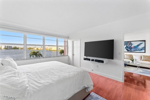 Condominio en venta en Miami, Florida, 2 dormitorios, 91.69 m2 № 1855153 - foto 17