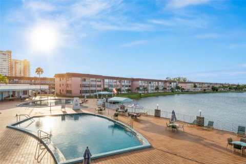 Condominio en venta en Miami, Florida, 2 dormitorios, 91.69 m2 № 1855153 - foto 28