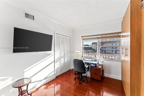 Condominio en venta en Miami, Florida, 2 dormitorios, 91.69 m2 № 1855153 - foto 20