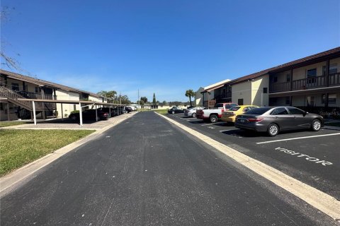 Condo in New Port Richey, Florida, 1 bedroom  № 1361658 - photo 10