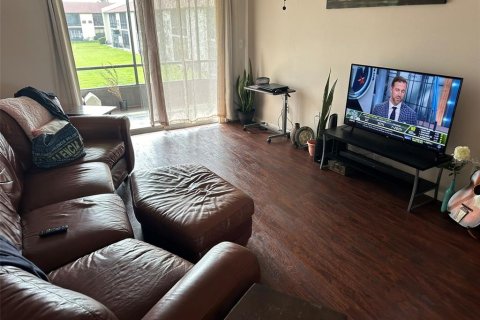 Condo in New Port Richey, Florida, 1 bedroom  № 1361658 - photo 29