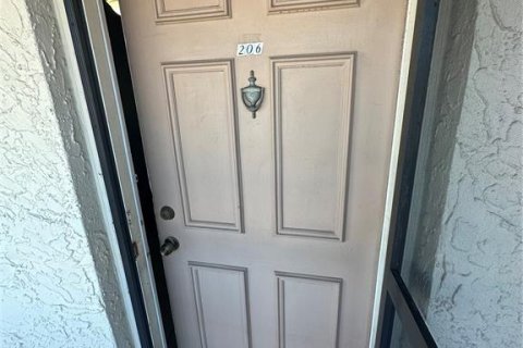 Condo in New Port Richey, Florida, 1 bedroom  № 1361658 - photo 5